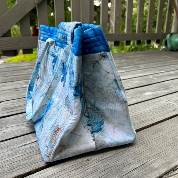 Quilted Wide Tote Bag - Picture 3 of 8